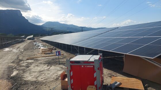 La plus grande centrale photovoltaïque des Savoie mise en service à Alpespace